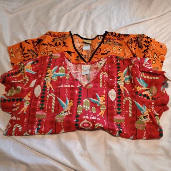 Lot of 2 Halloween Women's Scrub Tops Disney & Scooby-Doo Sz L Holiday Fun - Picture 1 of 11